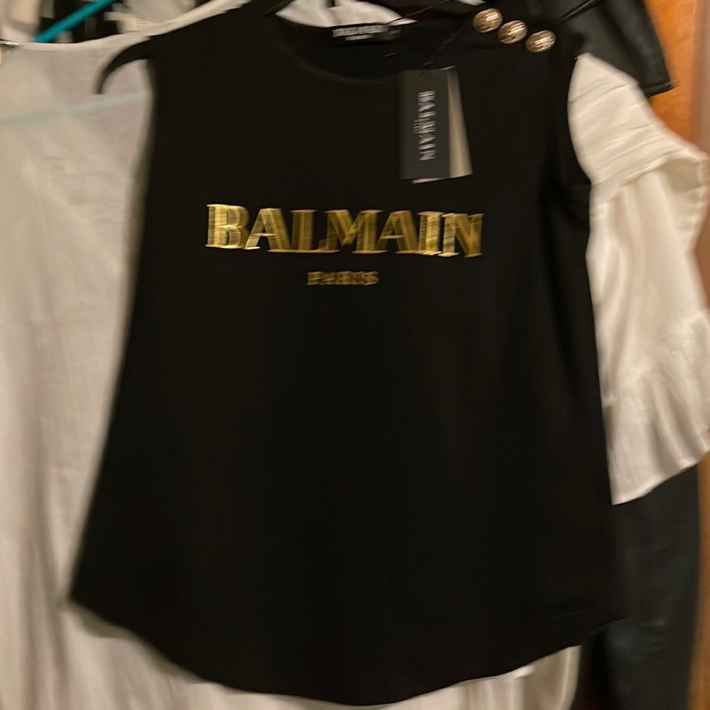 Cotton/spandex t-shirt with Balmain logo in gold print.